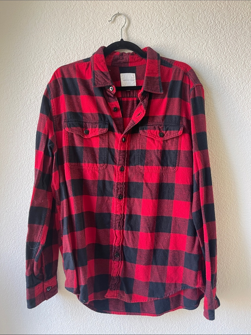American Eagle Outfitters Red & Black Buffalo Plaid Button-Down Shirt